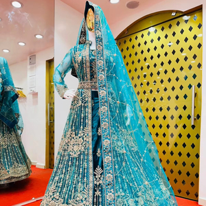 Fluwelen Lehenga Met Volledig Zware Jarkan Stenen Schouderophalen, Designerriem En Dupatta Nieuwe Trending Mastani Bruidset