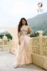 Top corto de chifón de Chinon puro de diseñador de alta demanda con falda drapeada y Dupatta con trabajo manual pesado puro a la venta - Product Image 5