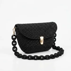 Sac de soirée demi-lune en raphia noir ANA Madagascar avec chaîne et fermeture à rabat, fait main - Product Image 4