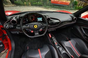 Clean and Superb 2021 Fe-rra-ri F8 Spi-der Motor de bajo kilometraje Asientos de cuero de transmisión automática listos para enviar - Product Image 3