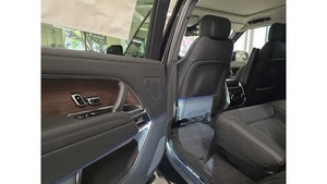 2025 Land Rover Range Rover P400 SE <b>LWB</b> 7 Seat Neatly Used - Product Image 2