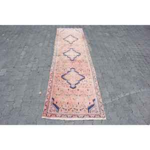 Alfombra Turca Vintage de 2.5x9.4 pies, Alfombra Floral Azul y Rosa - Product Image 1