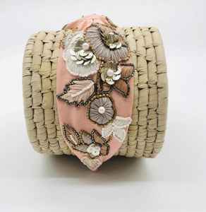 Diademas bordadas de Color melocotón, accesorio acolchado suave, fácil de llevar, con cuentas de mano - Product Image 1