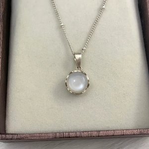 Colgante de Plata de Ley 925, piedra lunar Natural, diseño Vintage único, abalorio clásico chapado en oro para mujeres y niñas, regalos de aniversario - Product Image 1
