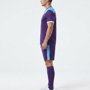 Tenues de football durables et de qualité supérieure, respirantes, légères, en polyester, design personnalisé pour les clubs sportifs, les tournois, les entraînements en plein air - Product Image 3
