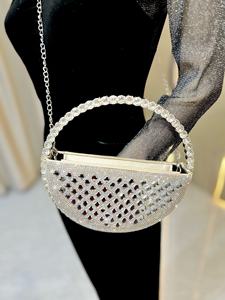 กระเป๋าคลัทช์ทรงกลมวิบวับสำหรับผู้หญิง กระเป๋าสะพายไหล่แบบมีสายโซ่สีเงิน กระเป๋าถือสำหรับงานแต่งงาน งานปาร์ตี้ กระเป๋าครึ่งวงกลมประดับเพชร - Product Image 5