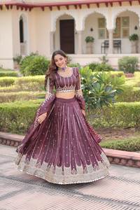 Sari estilo Bollywood con lentejuelas doradas y bordados Zari, listo para comprar, con blusa, para uso casual y fiestas, de seda Kota. - Product Image 3