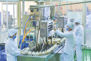 Parfum pour femme de haute qualité, parfum longue durée CINDY BLOOM - Sûr et efficace (50ml) Spray En stock/OEM du Vietnam - Product Image 4