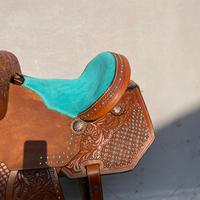 Ensemble de selle western en cuir véritable de qualité supérieure, avec motif Barrel Racing et arceau en bois |   Raccords en acier inoxydable SUS304 faits à la main, livrés gratuitement