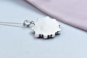 Pendentif dahlia de barbe à papa fait main en argent sterling avec chaîne réglable - Product Image 3