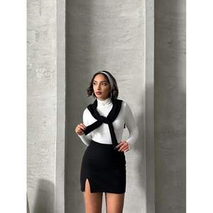 Minifalda al por Mayor con Detalle de Abertura Lateral para Mujer - Product Image 6