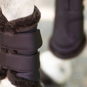 Bottes de protection pour chevaux avec rembourrage amortissant et soutien complet des tendons et des jarrets, fabriquées sur mesure au Pakistan - Product Image 6