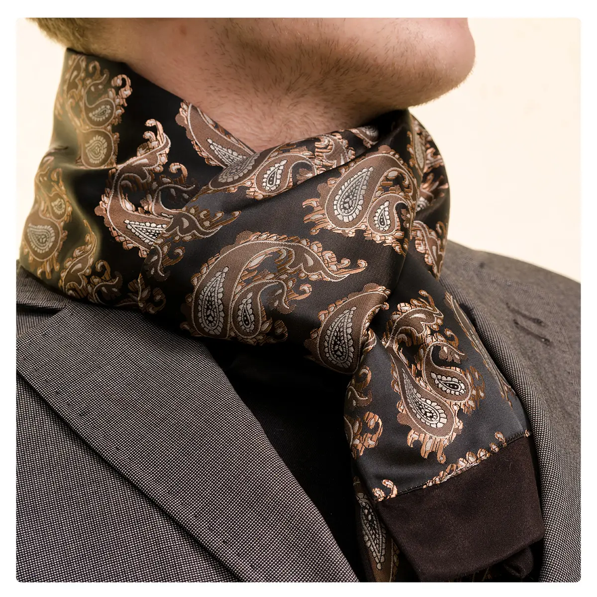 Màu nâu và vàng Paisley Nam tùy chỉnh người đàn ông làm khăn lụa thời trang quan hệ nhân quả và trang phục chính thức phù hợp với khăn quàng