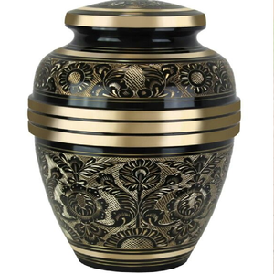 Urne funéraire simple en blanc et argent, avec bordure en relief de style vintage. Disponible au prix de gros. - Product Image 4