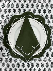 Napperons en coton vert Evergreen Elegance Sets de table imprimés et brodés en blocs fabriqués à la main pour la décoration intérieure et les événements en plein air - Product Image 3