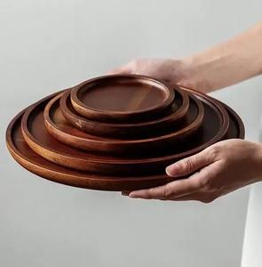 Assiette en bois pour les fêtes et les événements, usage traditionnel et festif - Product Image 3