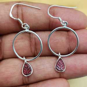 Vente en gros de boucles d'oreilles en grenat naturel avec pierres précieuses, bijoux en argent sterling 925 massif, boucles d'oreilles pour femmes au prix d'usine - Product Image 1