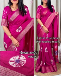 Vêtements ethniques indiens pour femmes Elegant Party Saree Swarovski Work Pure Moss Silk Dress Disponible aux meilleurs prix de l'Inde - Product Image 3