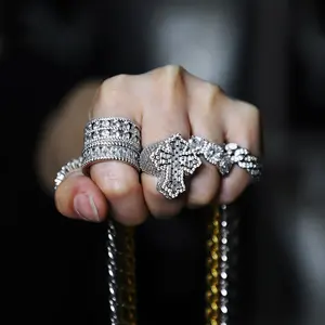 แหวนแฟชั่นฮิปฮอปประดับเพชร CZ ระยิบระยับเคลือบทองแท้สำหรับผู้ชายและผู้หญิง - Product Image 3