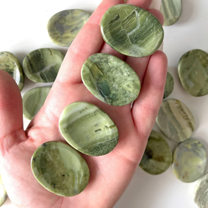Feng Shui & Fairy Style Pouce en cristal poli Pierre précieuse de guérison serpentine verte naturelle pour Palm Worry Crystal Worry Stone - Product Image 5