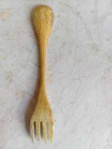 Fourchette et cuillère en métal sculptées à la main, mignonnes, couleur naturelle, jetables, écologiques pour un usage domestique, fabriquées en bois de mangue - Product Image 3