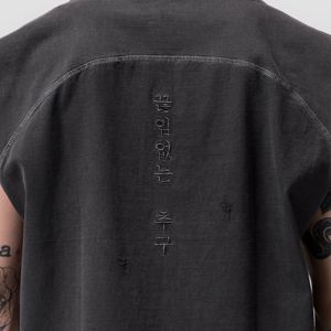 Camiseta de gimnasio con capucha para hombre para entrenamientos y fitness: ligera, transpirable y perfecta para levantamiento de pesas y correr - Product Image 4