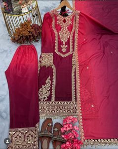 Ensemble de costume de créateur Salwar Kameez avec broderie lourde, idéal pour le mariage et les fêtes, disponible en tissu de qualité supérieure. - Product Image 5