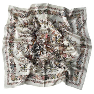 Écharpe en satin de soie 68x68cm 12mm à imprimé cheval pour femme - Couleurs et logo personnalisables, service OEM - Expédition immédiate - Product Image 4