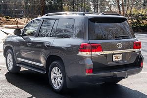 รถยนต์แลนด์ครุยเซอร์ ปี 2021 รุ่นพรีเมียม 5.7 ลิตร V8 ขับเคลื่อน 4 ล้อ สภาพสมบูรณ์ ใช้งานได้ดีเยี่ยม สะอาด ดีเยี่ยม พร้อมส่งออก ราคาดีที่สุด - Product Image 6