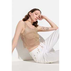 Top Corto Casual Brillante con Pedrería y Logotipo Frontal - Product Image 5