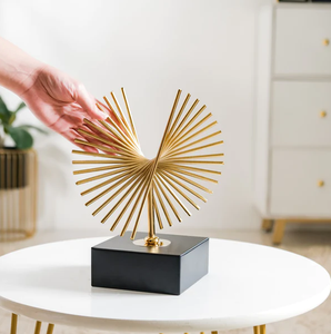 Pièce maîtresse de table Ak en laiton de forme géométrique en métal avec finition noire et or pour cadeau de Noël/décor d'hôtel - Product Image 2