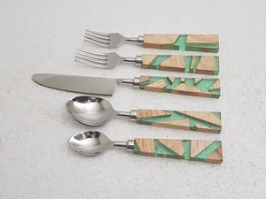 Ensemble de couverts en acier inoxydable poli miroir Ensemble de couverts en résine de couleur marron et blanc et manche en bois Vaisselle Ensemble de couverts - Product Image 4