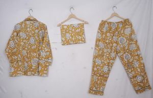 Ensemble de nuit en coton fleuri avec pochette moutarde 3 pièces imprimé ensemble de vêtements de détente chemise pantalon et pochette Rêves botaniques - Product Image 3