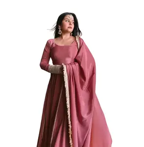 Vente chaude Dernière Conception Anarkali Robes Dupatta Avec Emb Travail Costume Indien Ethnique Porter Designer Robe En Soie Au Prix De Gros