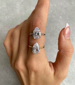 Anillo de Compromiso y Matrimonio con Diseño Minimalista, Corte de Pera, Moissanita, Engaste Clásico, Plata de Ley 925, Joyería de Plata - Product Image 3