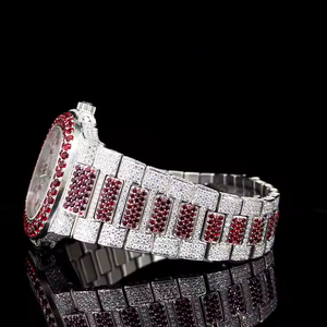 Montre de sport élégante personnalisée entièrement sertie de diamants, rouge et blanc, avec moissanite VVS, bracelet en acier inoxydable, unisexe, quartz - Product Image 3