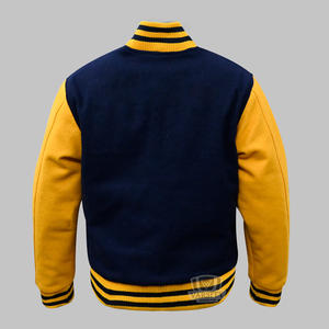 Veste universitaire en coton noir pour hommes, manches or clair, boutons couverts au motif Letterman pour l'hiver, service de vente en gros OEM disponible - Product Image 4