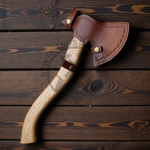 Hacha Tomahawk de Acero de Damasco Hecha a Mano, Personalizada, Forjada a Mano, para Campamento al Aire Libre, con Mango de Madera de Fresno y Funda - Product Image 6