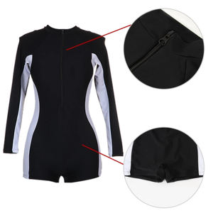 Maillot de bain Rash Guard noir respirant à manches longues pour femmes avec accents blancs et design simplifié à l'avant zippé - Product Image 3