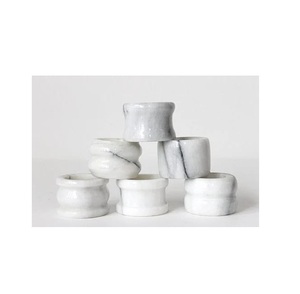 Anneaux de serviette en résine époxy de qualité supérieure pour la table de mariage, design personnalisé, anneau de serviette en résine avec design doré tendance - Product Image 5