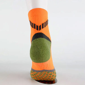 Gran oferta de calcetines Premium antideslizantes transpirables y Cómodos calcetines deportivos para hombres y mujeres calcetines largos estampados a la venta - Product Image 6