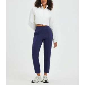 Capri de golf ligero para mujer que ofrece comodidad transpirable y fácil movimiento para deportes - Product Image 3