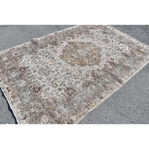 พรมตุรกีวินเทจขนาด 5.5x8.7 ฟุต พรมขนาดใหญ่ พรมขนสัตว์สีขาว - Product Image 2