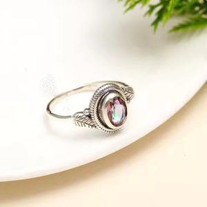 Bague en argent sterling 925 avec topaze mystique taille ovale, sertie dans un cadre romantique, motif feuille, pour mariage, fiançailles ou soirée pour femmes - Product Image 3
