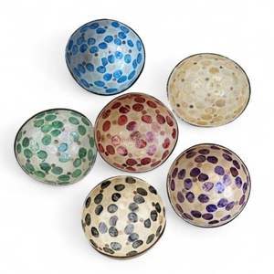 ชามมะพร้าวสไตล์โบฮีเมียน ประดับมุก งานฝีมือธรรมชาติ สำหรับเสิร์ฟอาหาร ตกแต่งบ้าน ใช้บนโต๊ะอาหาร จากเวียดนาม - Product Image 1