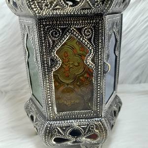 Los faroles de Ramadán transmiten una elegancia atemporal y un significado espiritual; los faroles de metal representan la resistencia a través de la fe. - Product Image 2
