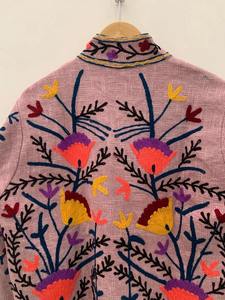 Veste à broderie florale Suzani Vintage en velours fait à la main Suzani avec poche Veste courte d'hiver Bomber Veste florale pour femmes - Product Image 6