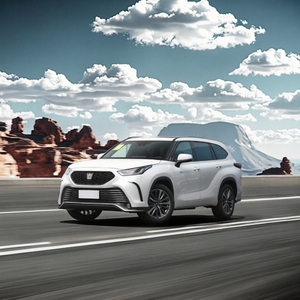 Toyota Crown Kluger 2021 Usado, Híbrido, Asientos de Cuero Cómodos, Neumáticos R20, Interior Oscuro, Vehículo Familiar Confiable - Product Image 4