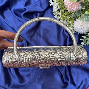 Bolso de mano de diseñador alemán plateado para mujer, bolso de fiesta de moda india con cierre de cubierta para mujeres y niñas - Product Image 2