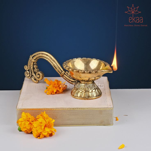 ชุดรูปแบบที่มีสไตล์น้ำมันทองเหลือง Diya สำหรับพิธีกรรมทางศาสนาฮินดู pooja อินเดียดอกบัวทองเหลืองของขวัญ Diya Diwali - Product Image 4